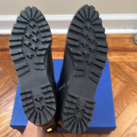 New Stuart Weitzman Women’s RILEY Leather Side Zip Booties in Black, Size 7.5 - Picture 6 of 6